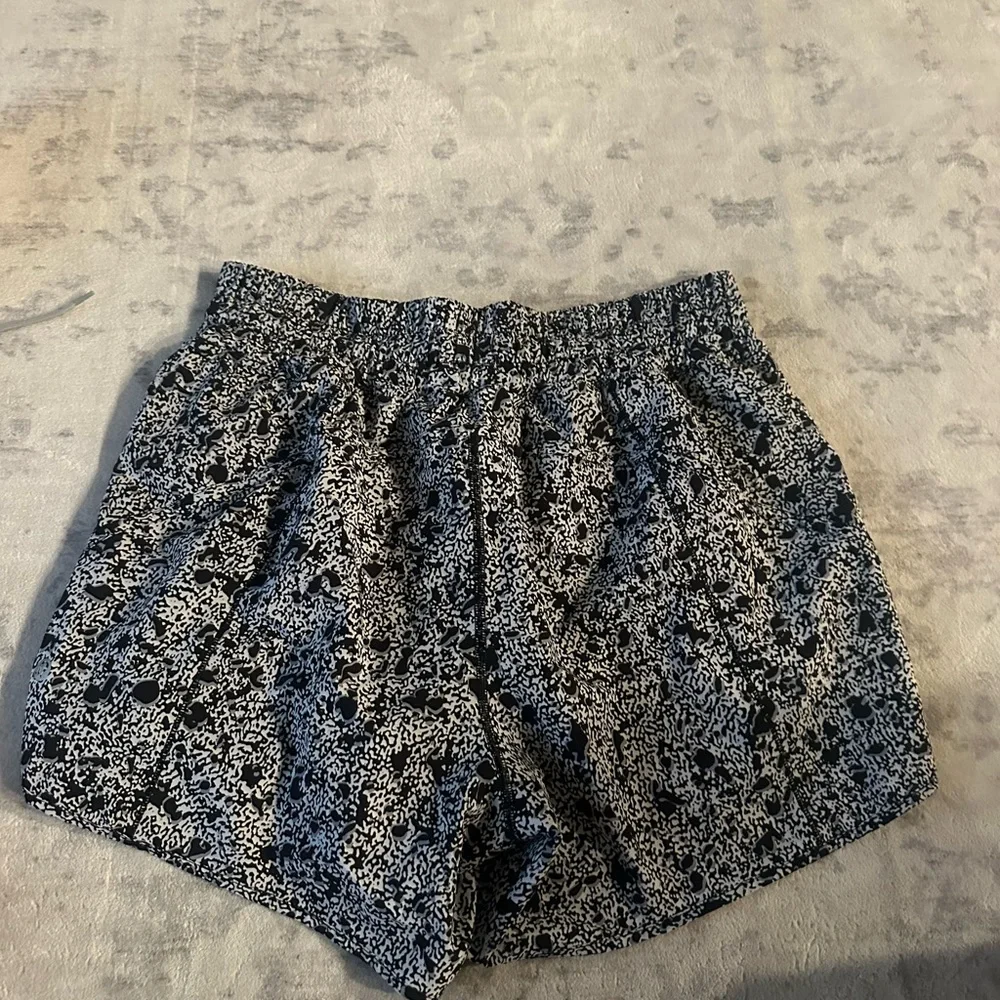 lululemon Black and White track that short (long high rise) size 10